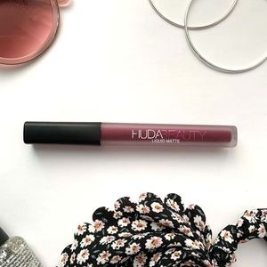 HUDA Beauty Liquid Matte Lipstick | Famous